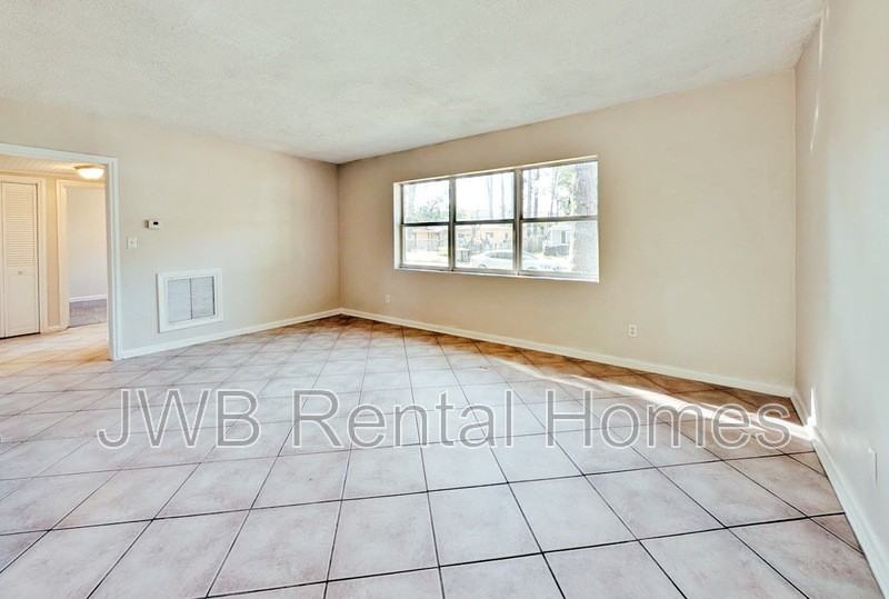 3045 Belair Rd S - Photo 5 of 16