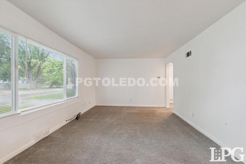 1109 Turner Ave - Photo 4 of 24