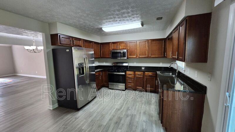 4934 Aylesbury Way - Photo 2 of 15
