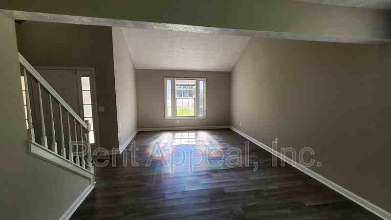 4934 Aylesbury Way - Photo 3 of 15