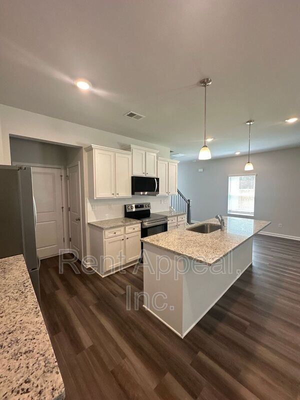 383 Lanier Cir - Photo 2 of 16