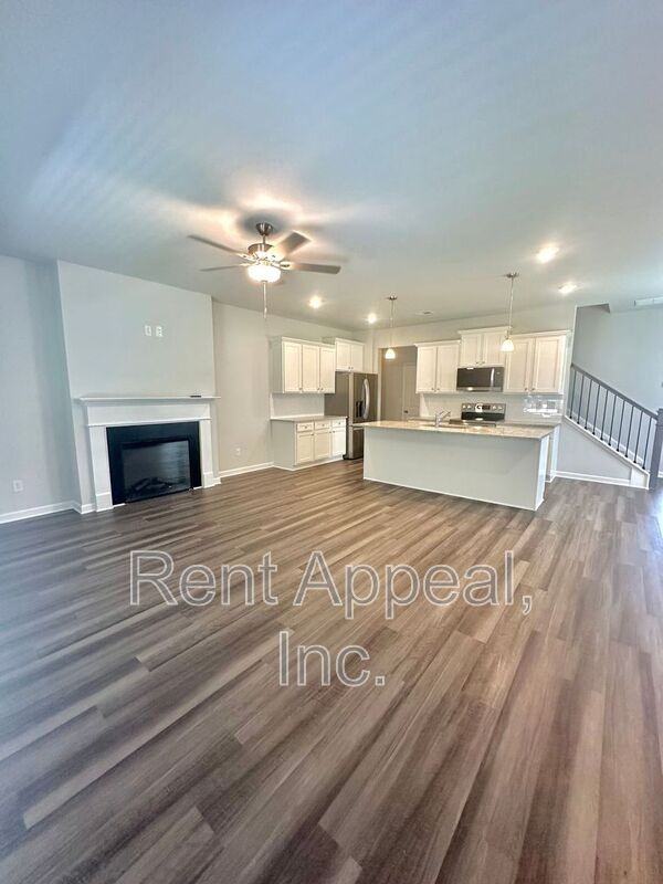 383 Lanier Cir - Photo 3 of 16