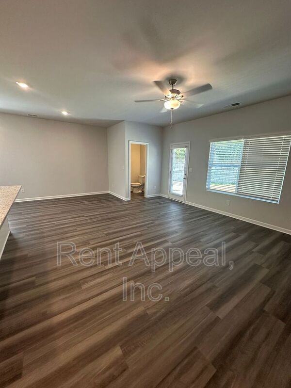 383 Lanier Cir - Photo 4 of 16