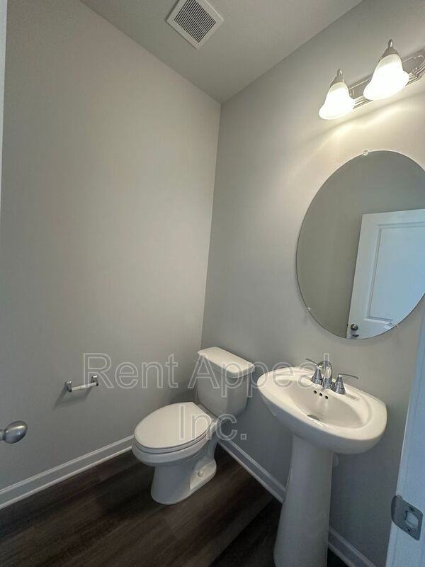 383 Lanier Cir - Photo 5 of 16