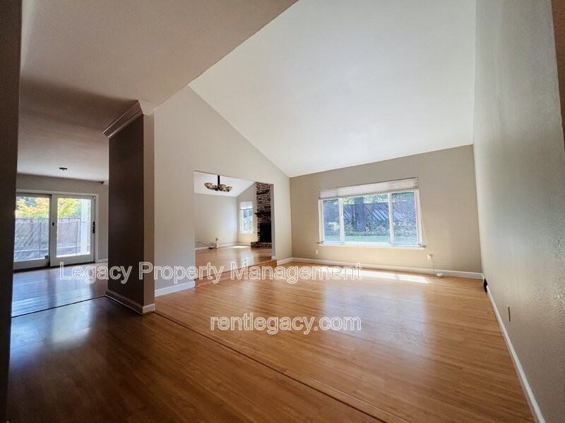 1163 Gamay Dr - Photo 6 of 34