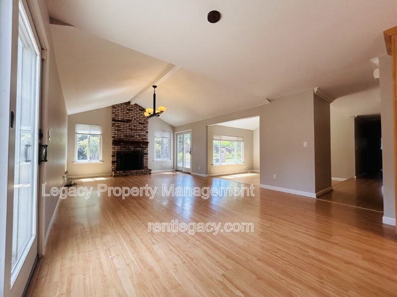 1163 Gamay Dr - Photo 7 of 34