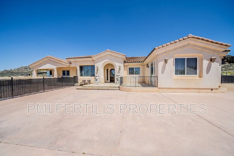 17425 Cyrus Ln - Photo 3 of 48