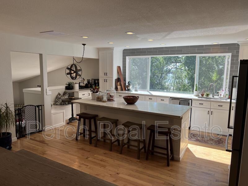 1152 S Owens St - Photo 2 of 31