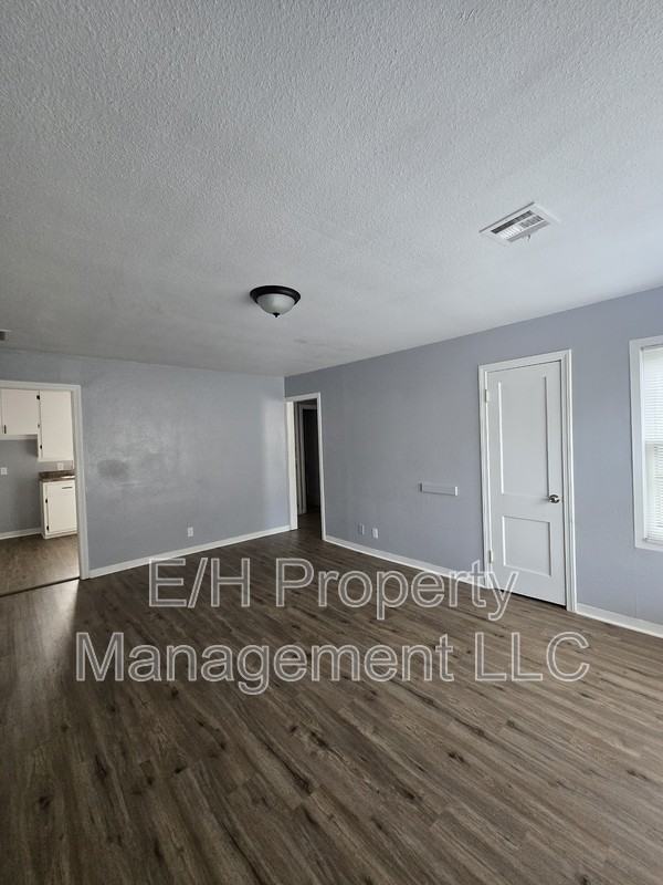 1338 N Volutsia Ave - Photo 2 of 18