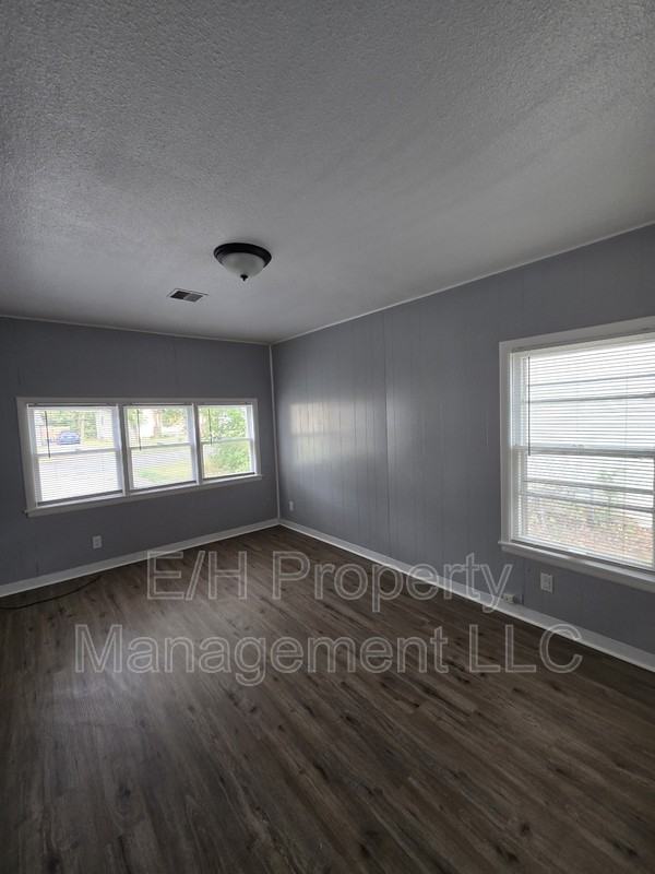 1338 N Volutsia Ave - Photo 7 of 18