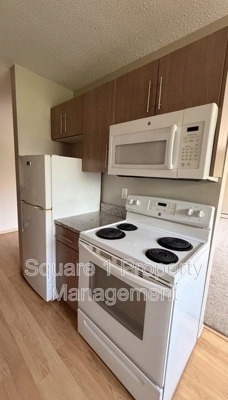 10255 117 St Nw #20 - Photo 3 of 13