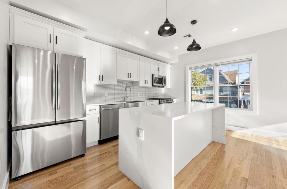 1001 Roselle St #2L - Photo 3 of 12