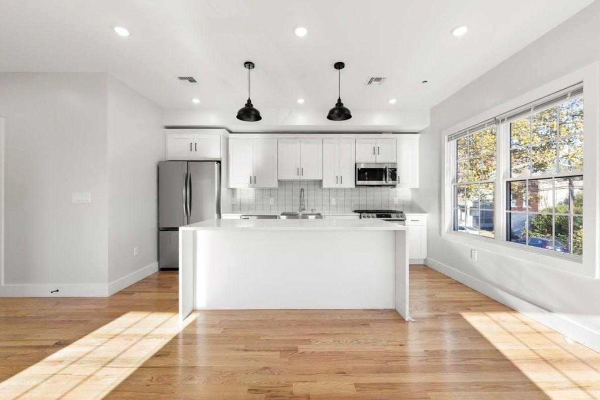 1001 Roselle St #2L - Photo 4 of 12