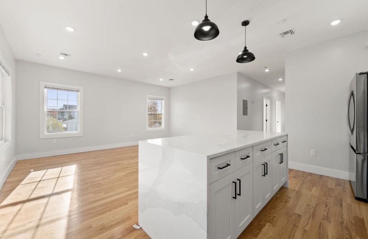 1001 Roselle St #2L - Photo 5 of 12