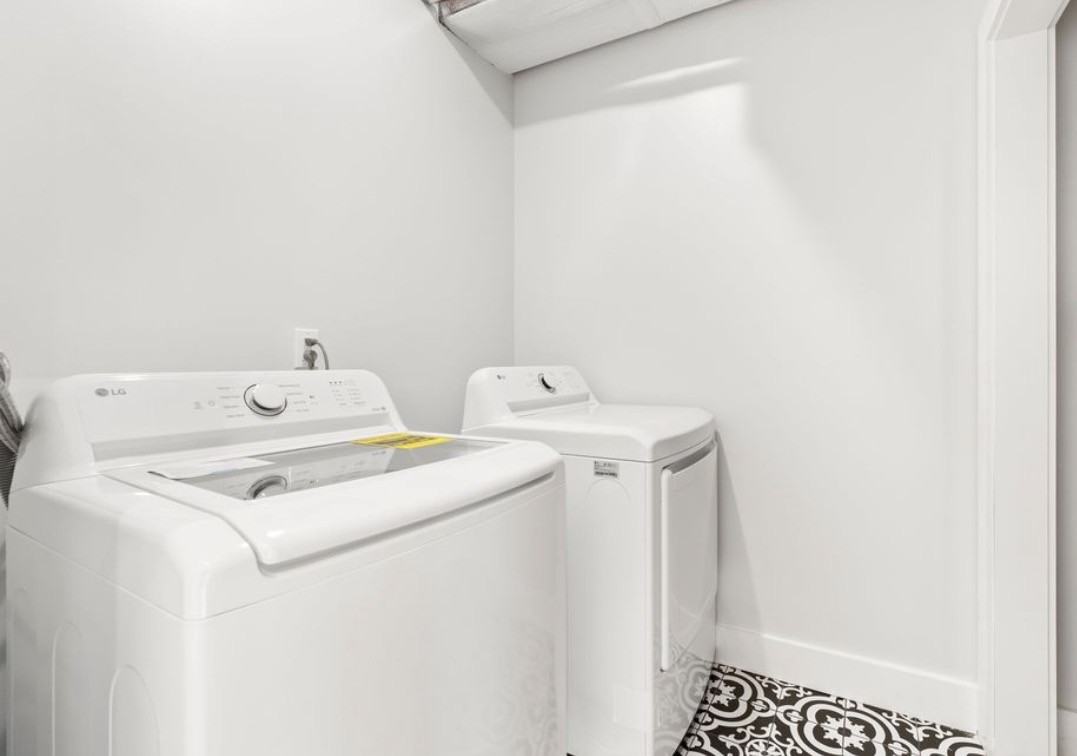 1001 Roselle St #2L - Photo 6 of 12