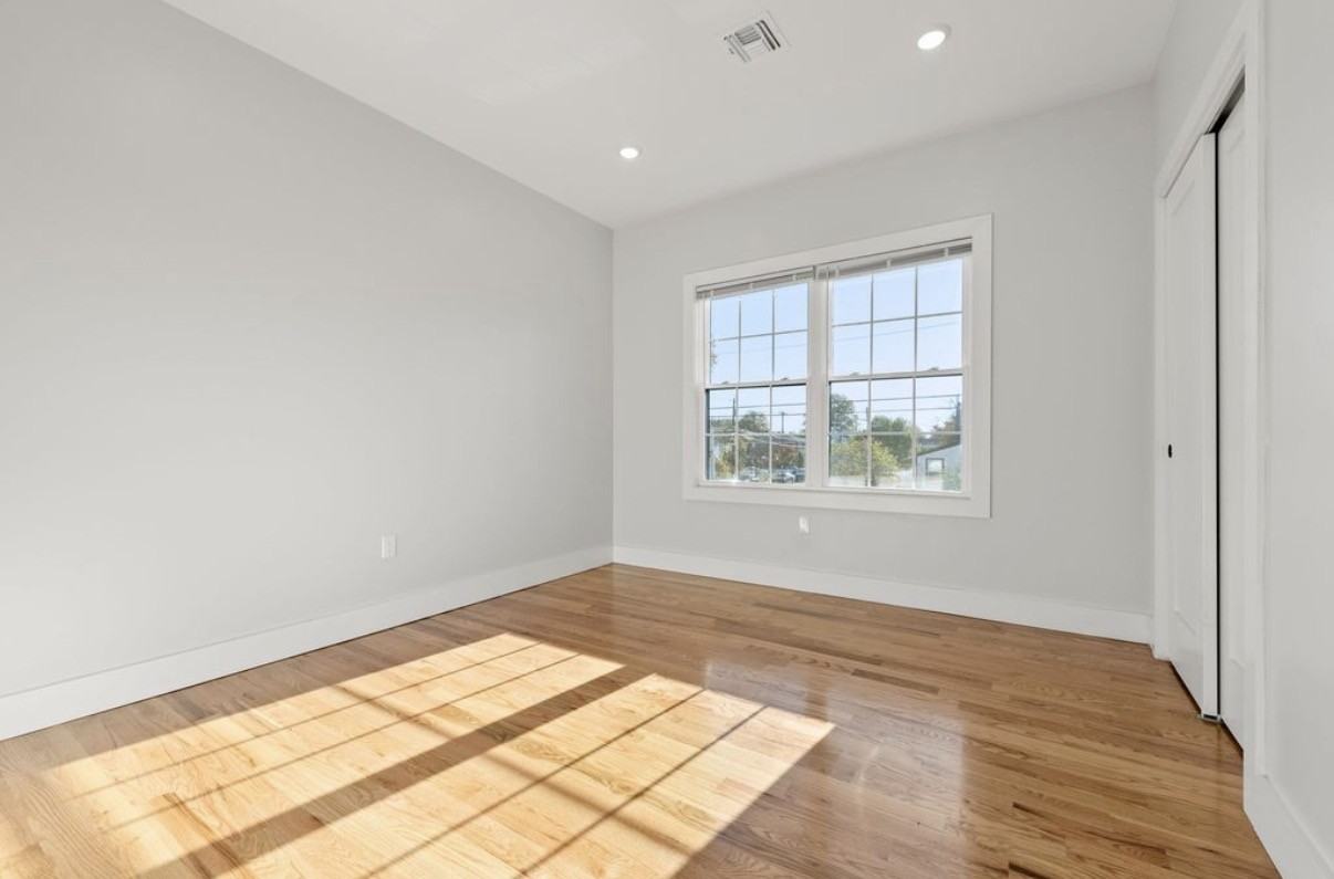 1001 Roselle St #2L - Photo 7 of 12