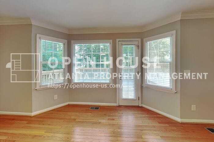 3371 Chatsworth Way - Photo 4 of 23