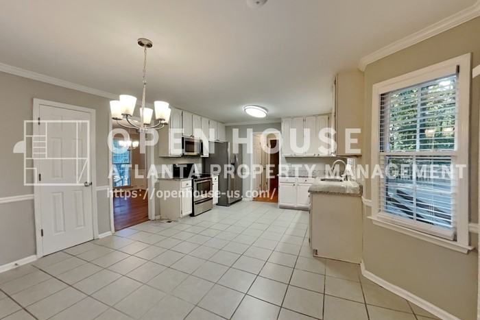 3371 Chatsworth Way - Photo 7 of 23