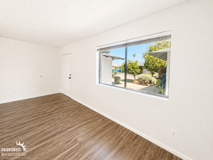 1911 W Berridge Ln #2 - Photo 3 of 20