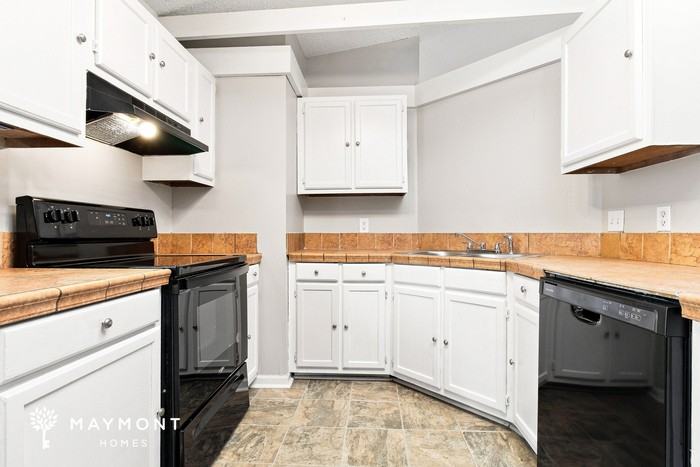 225 Rockingham Rd - Photo 6 of 14