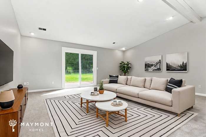 225 Rockingham Rd - Photo 5 of 14