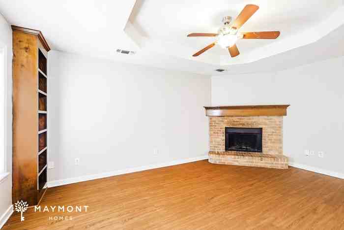 1012 Red Oak Dr - Photo 4 of 15
