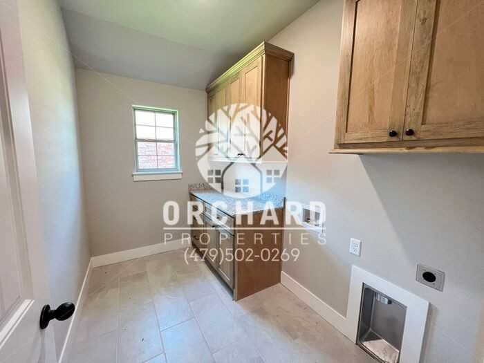 803 Woodplains Ave - Photo 6 of 17