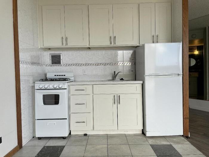 750 Amana St #111 - Photo 3 of 5