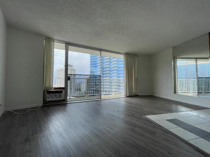 750 Amana St #111 - Photo 4 of 5