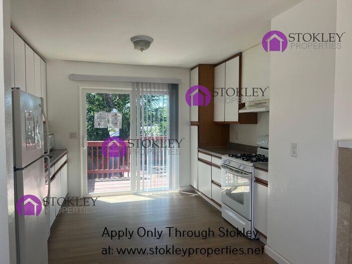 1900 Overhill Rd - Photo 5 of 19