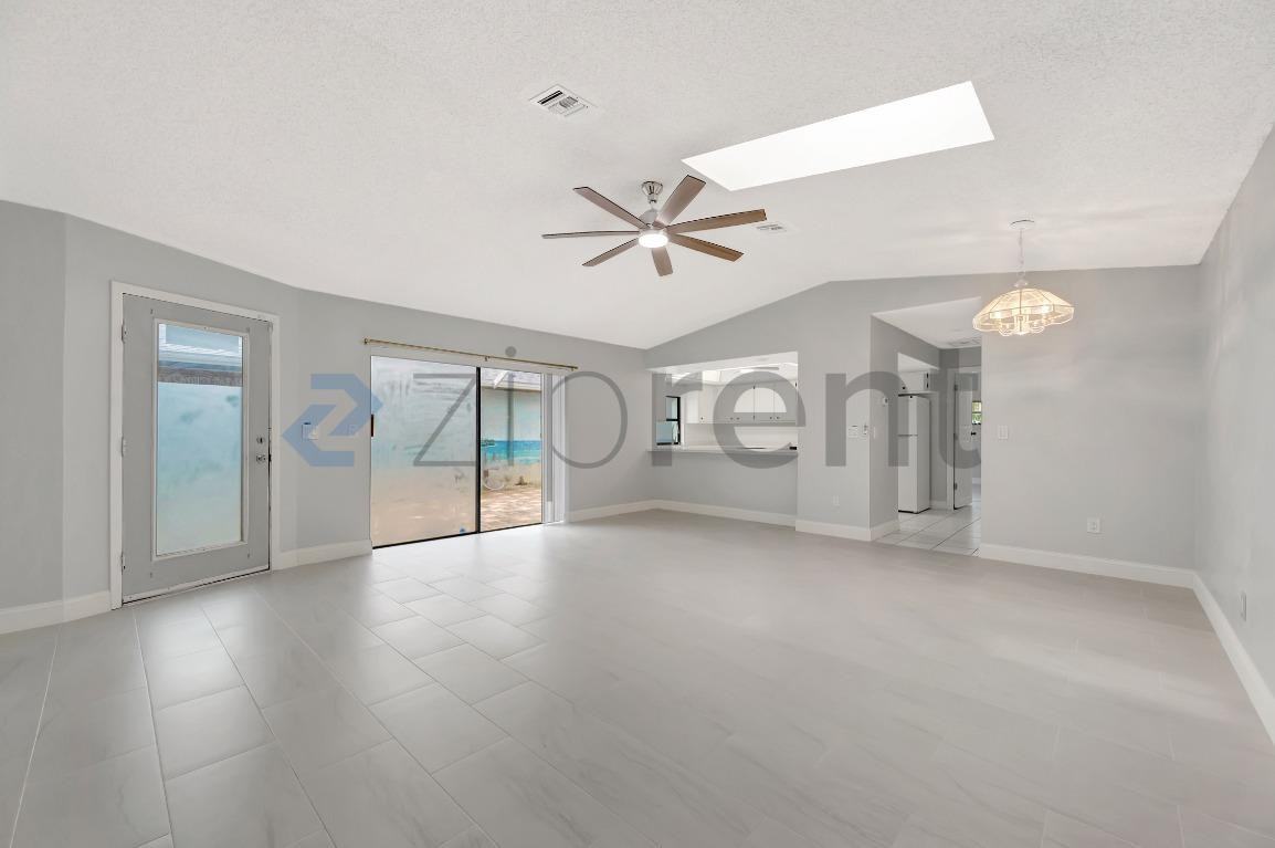 1420 Se 8th Ave #1420 - Photo 4 of 24