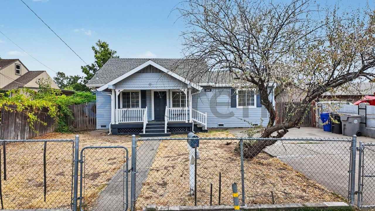 1042 Las Palmas Ave - Photo 4 of 50