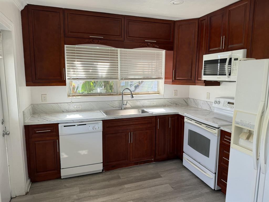 108 Southeast 10th Avenue - Photo 5 of 15