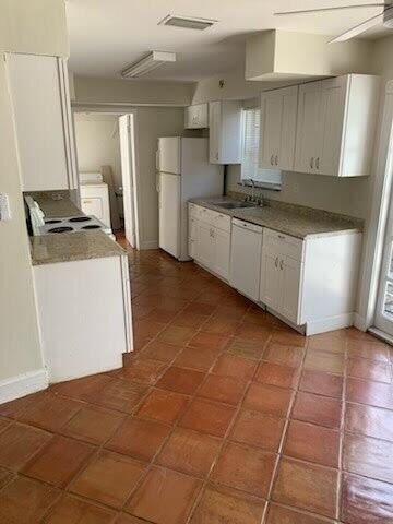 223 Southeast 14th Place - Photo 4 of 16