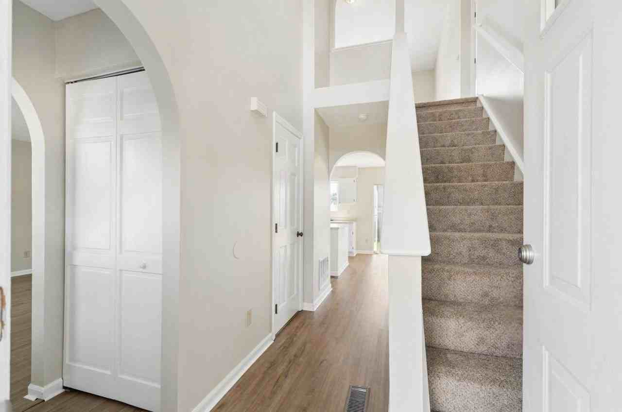 4611 Thornoak Dr - Photo 3 of 20