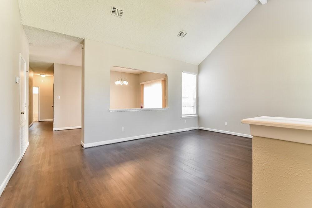 8123 Summer Trail Dr - Photo 2 of 15