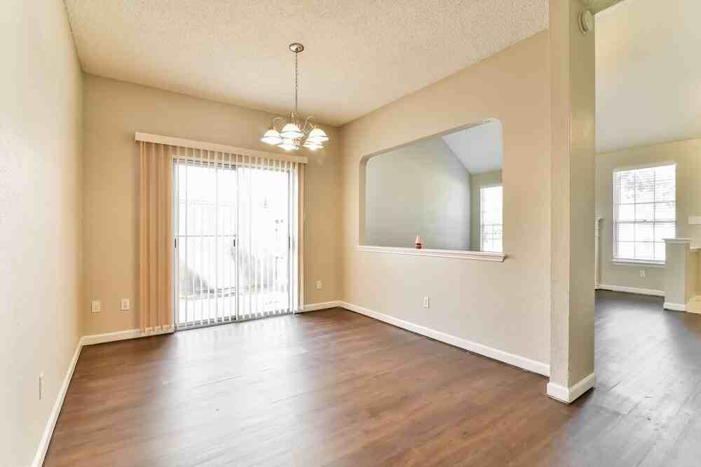8123 Summer Trail Dr - Photo 4 of 15