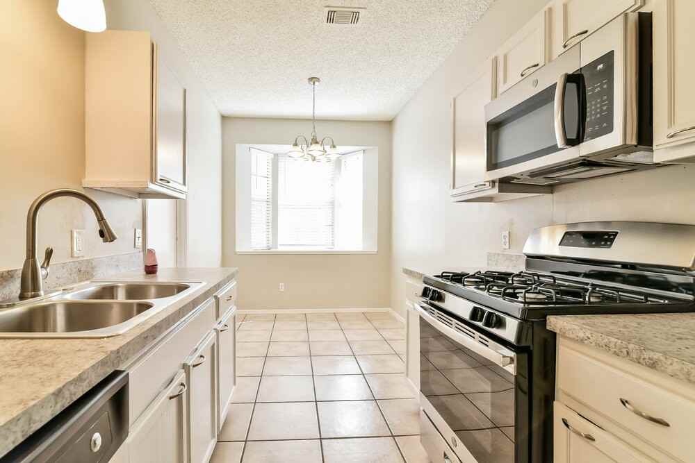 8123 Summer Trail Dr - Photo 6 of 15