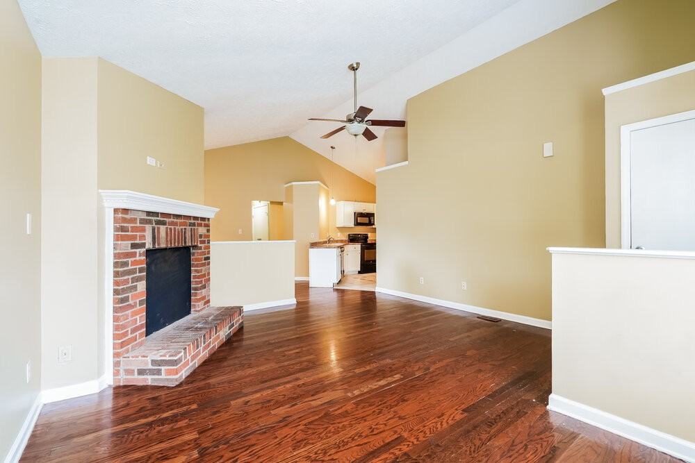 5761 Pilgrim Dr - Photo 3 of 25