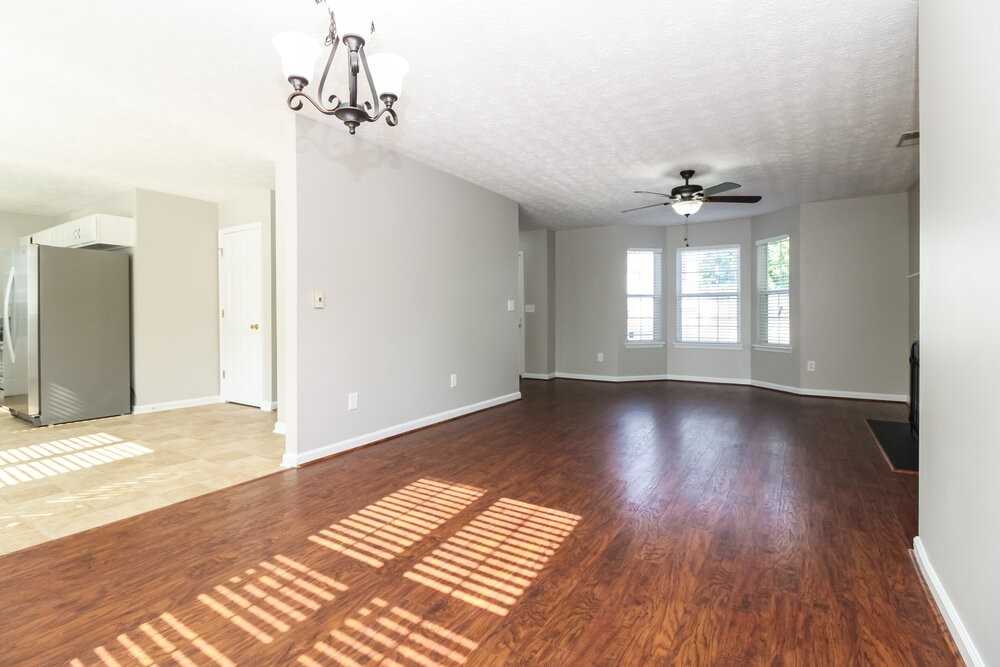 4880 Noah Rdg - Photo 2 of 18