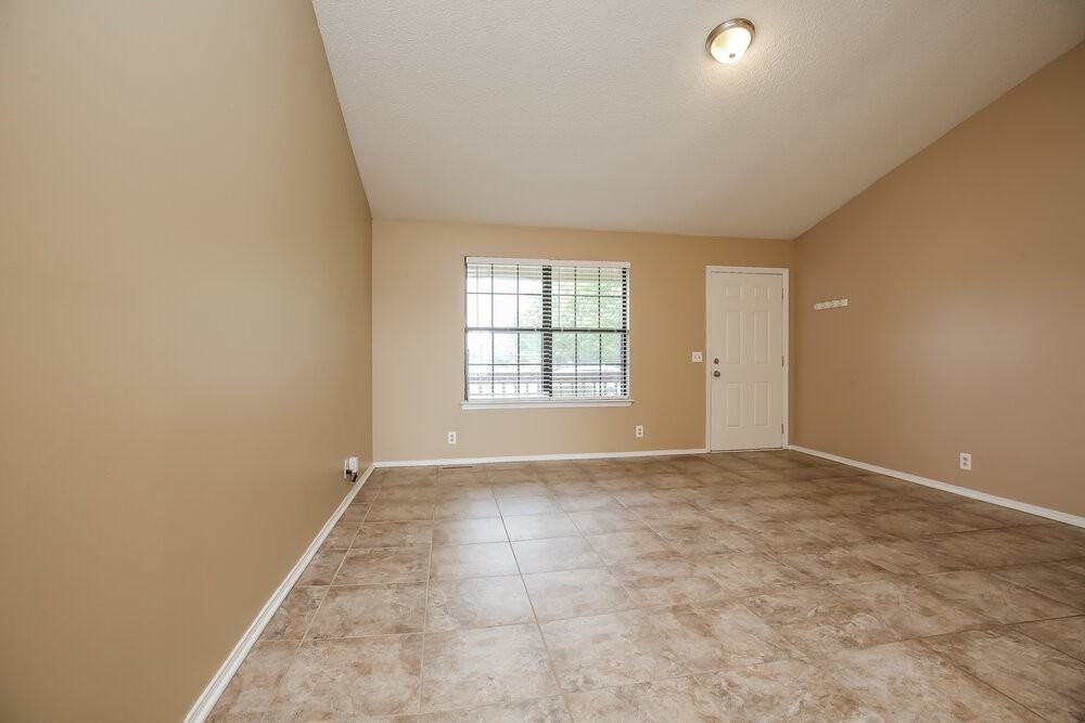 2621 Deerpath Dr - Photo 5 of 25