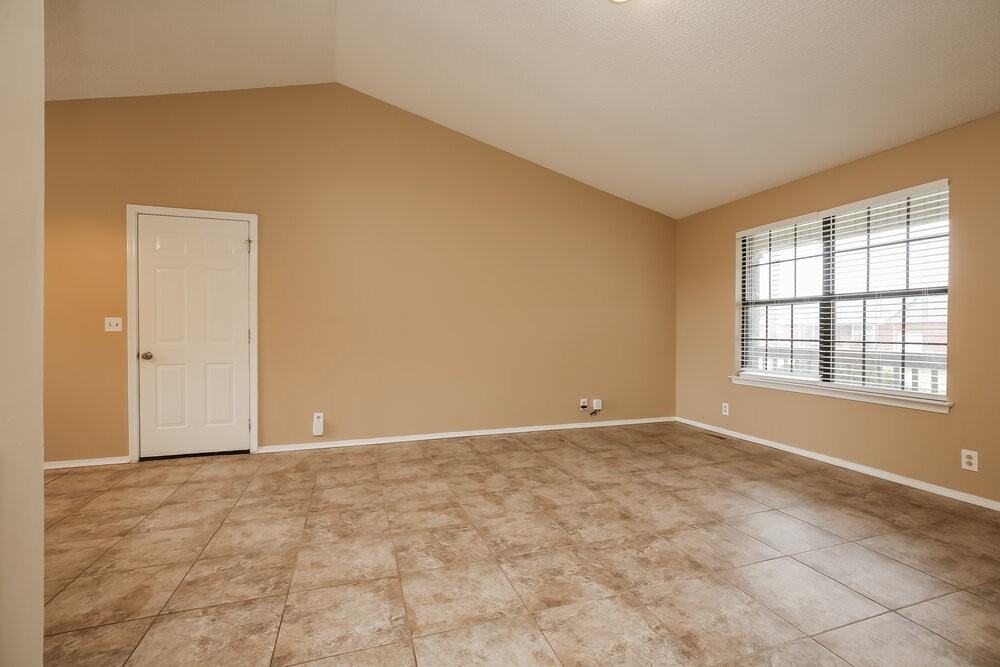 2621 Deerpath Dr - Photo 6 of 25