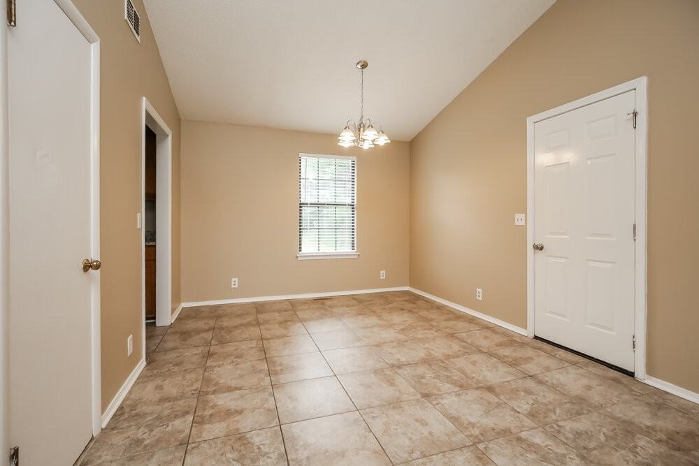 2621 Deerpath Dr - Photo 7 of 25