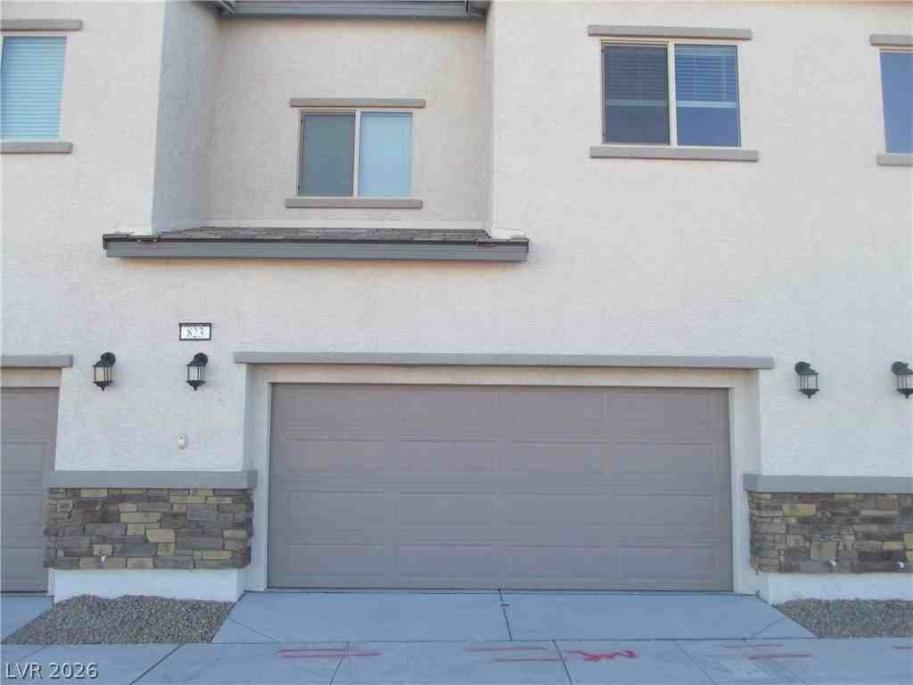 823 Grand Country Ave - Photo 4 of 39