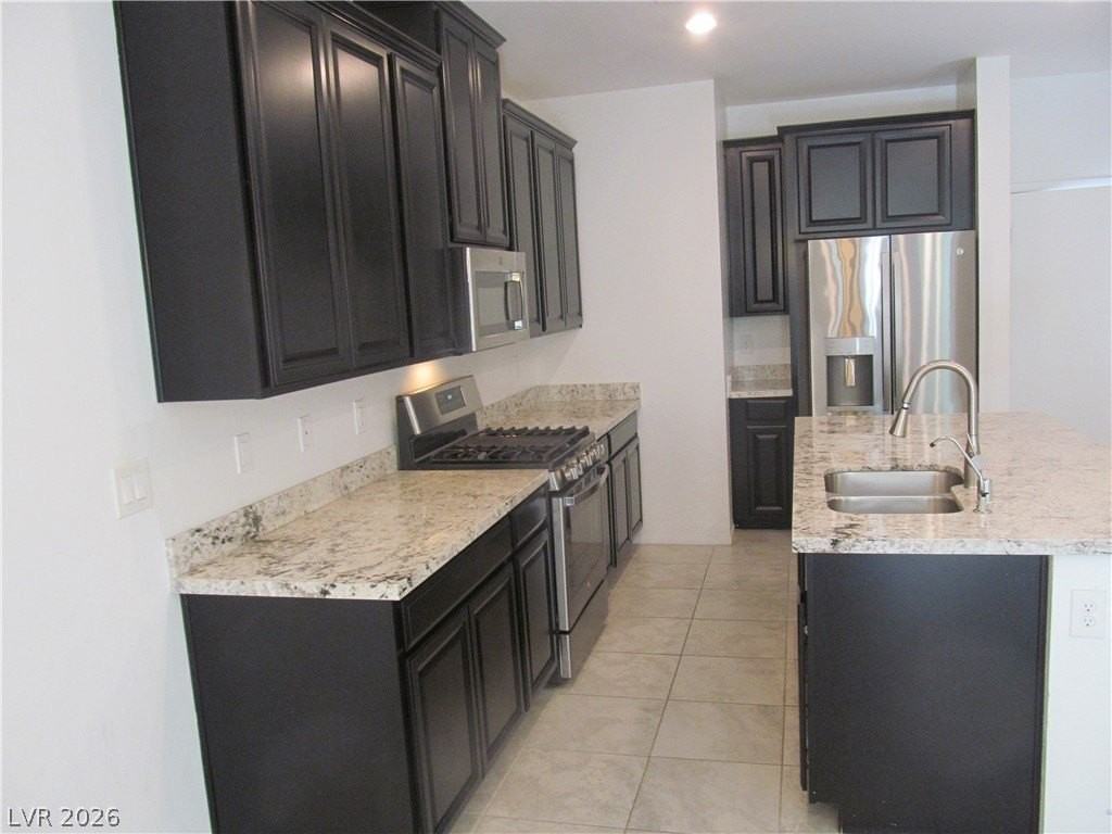 823 Grand Country Ave - Photo 6 of 39