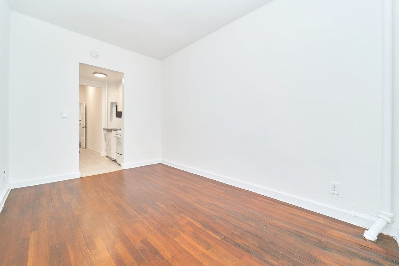 353 W 44th St #2C - Photo 4 of 10