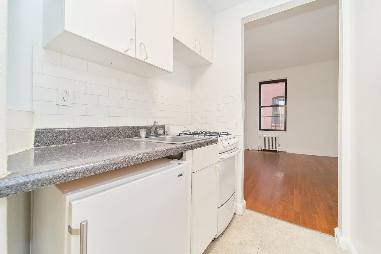 353 W 44th St #2C - Photo 5 of 10
