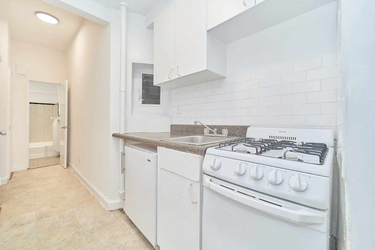 353 W 44th St #2C - Photo 6 of 10
