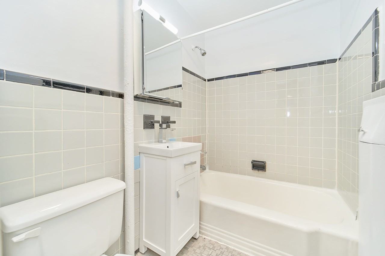 353 W 44th St #2C - Photo 7 of 10