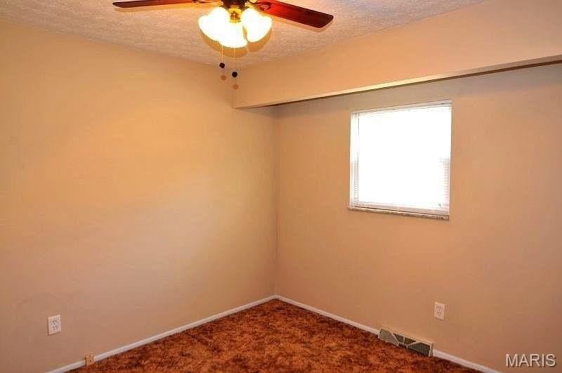 524 Phillipena St - Photo 6 of 9